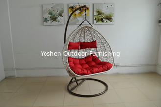 chaise suspendue en rotin en extérieur--9711
