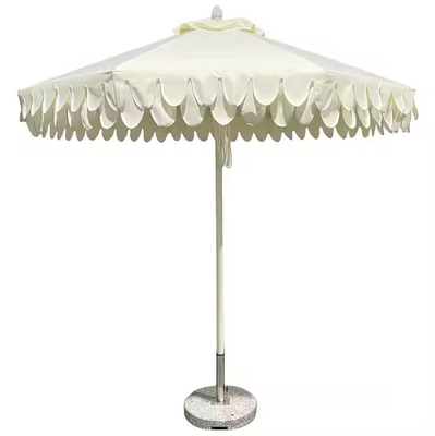 Parasol de marché octogonal blanc à festons de 9 pieds avec franges et garniture à double feston avec rabats