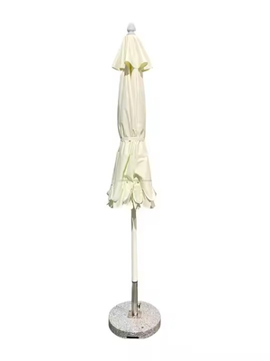 Parasol de marché octogonal blanc à festons de 9 pieds avec franges et garniture à double feston avec rabats