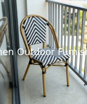 Chaise d'extérieur en bistrot en rotin français en aluminium en bambou cadre peint Zèbre flèches à rayures Noir blanc Chaise extérieure