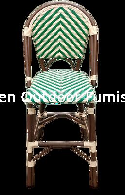 Des tabourets de bar de style bistrot français, des tabourets de hauteur de comptoir vintage avec dos en canne