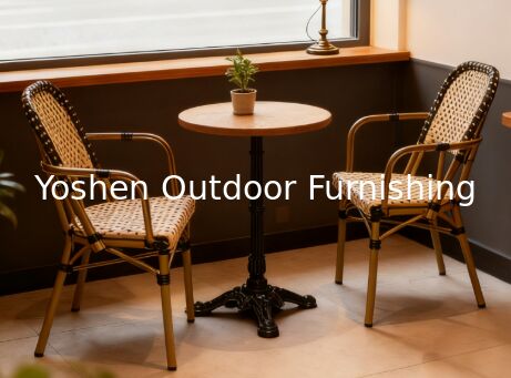 Chaises bistrot françaises empilables en rotin beige sur noir pour votre jardin, patio, porche ou terrasse