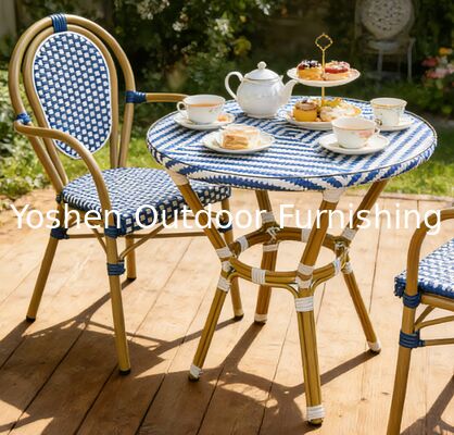 Table de salle à manger ronde en rotin et aluminium pour 4 personnes avec plateau en verre pour restaurant, café, boutique en extérieur