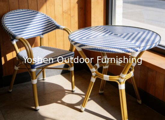 Table de salle à manger ronde en rotin et aluminium pour 4 personnes avec plateau en verre pour restaurant, café, boutique en extérieur