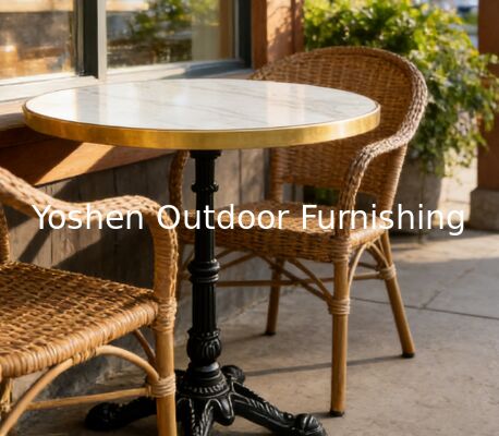 Tables rondes pour événements, fêtes, table basse en pierre, bar, chaises et table d'extérieur