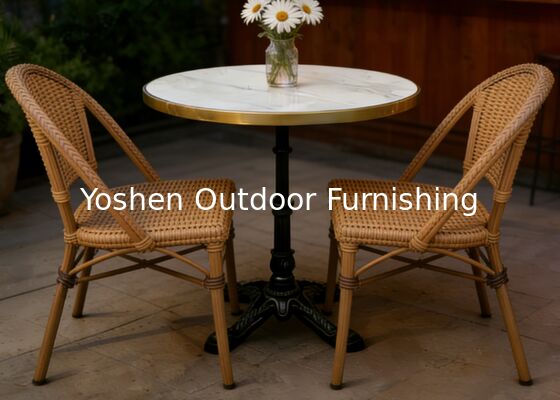 Tables rondes pour événements, fêtes, table basse en pierre, bar, chaises et table d'extérieur