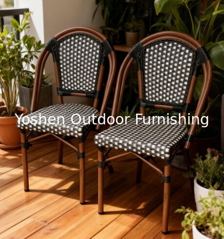 Utilisation commerciale Chaise en rotin tissée de style français Noir Blanc Chaise de salle à manger de patio à damiers pour café restaurant hôtel