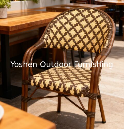 Chaise de bistrot française géométrique de style parisien Chaise en rotin pour manger en plein air